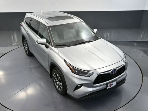 Used 2021 Toyota Highlander XLE image 62