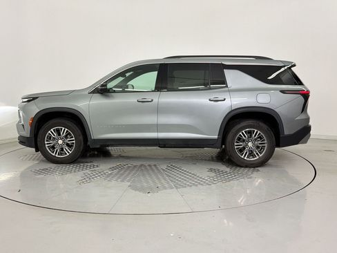 Used 2024 Chevrolet Traverse LT AWD/4WD image 2
