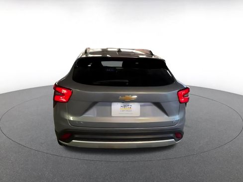 Used 2025 Chevrolet Trax LT image 12