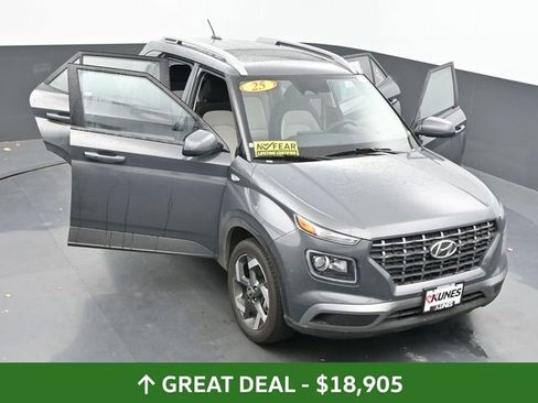 Used 2025 Hyundai Venue SEL image 42