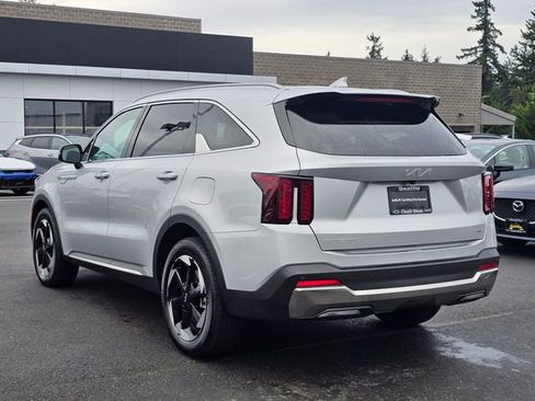 Certified 2025 Kia Sorento EX image 3