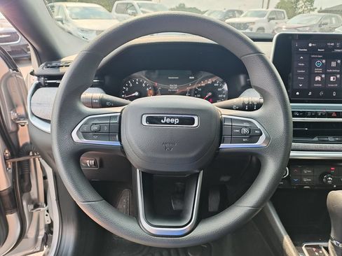 Used 2025 Jeep Compass Sport AWD/4WD image 17