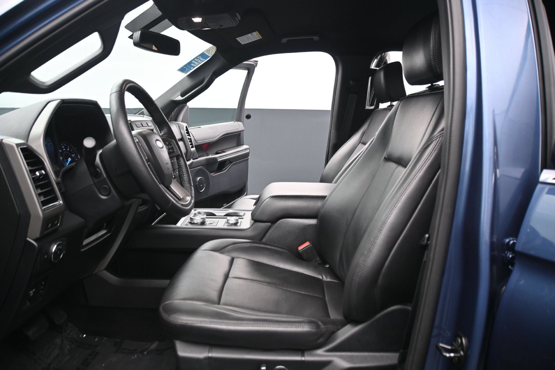 Used 2019 Ford Expedition XLT w/ Equipment Group 202A AWD/4WD image 21
