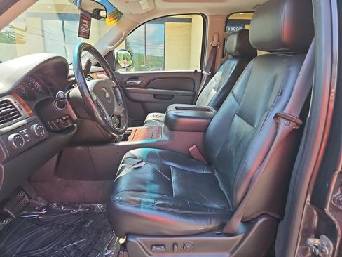 Used 2010 Chevrolet Suburban LTZ AWD/4WD image 10