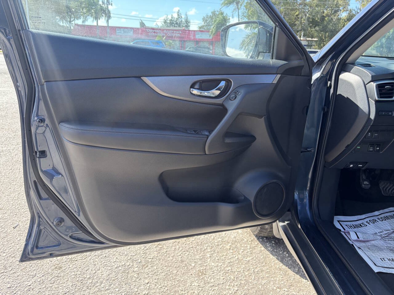 Used 2016 Nissan Rogue SV AWD/4WD image 13