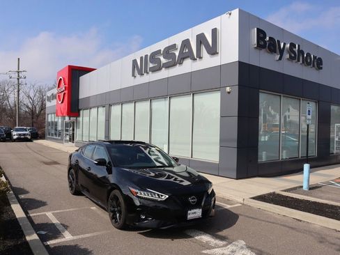 Certified 2023 Nissan Maxima SR w/ Sport Mat Group image 2