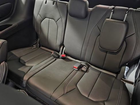 New 2026 Chrysler Pacifica Select image 8