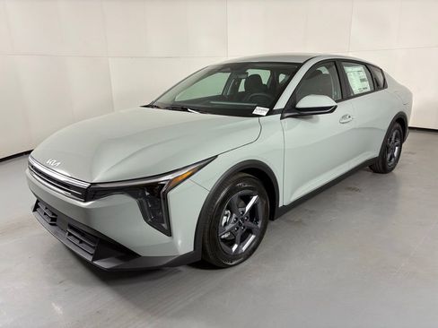 New 2026 Kia K4 LXS image 4