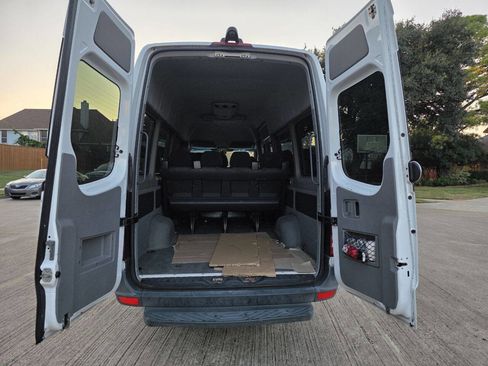 Used 2014 Freightliner Sprinter 2500 image 15