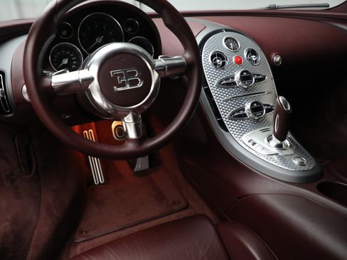 Used 2006 Bugatti Veyron image 24