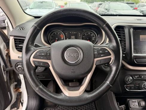 Used 2016 Jeep Cherokee Latitude w/ Comfort/Convenience Group FWD image 17