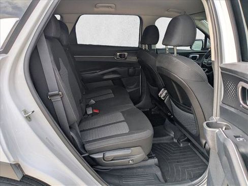 Used 2023 Kia Sorento LX image 20
