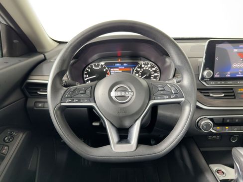 Used 2024 Nissan Altima 2.5 SV image 16