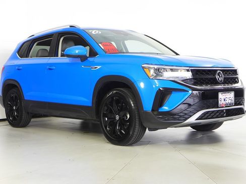 Used 2023 Volkswagen Taos SE AWD/4WD image 4