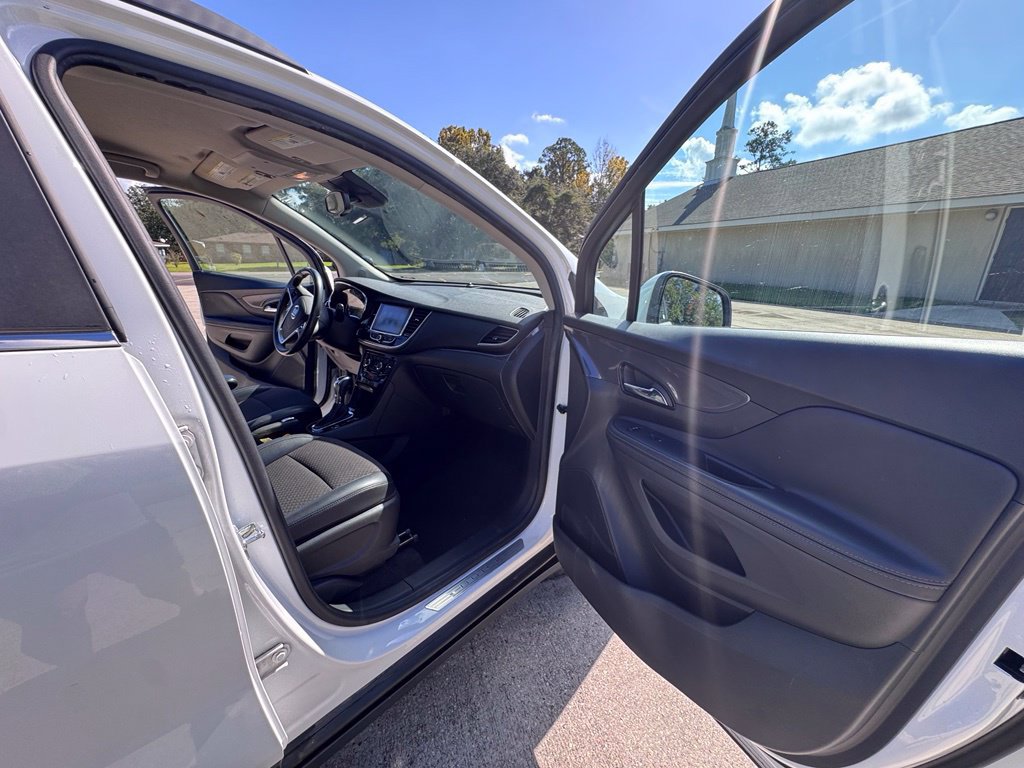 Used 2020 Buick Encore Preferred FWD image 18