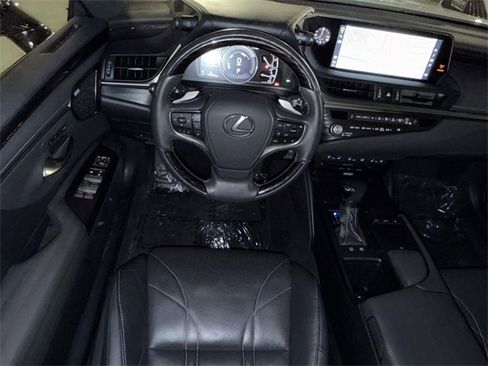 Used 2021 Lexus ES 300h w/ Accessory Package image 4