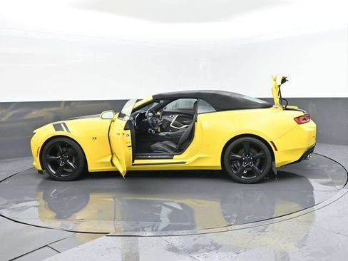 Used 2018 Chevrolet Camaro SS RWD image 30