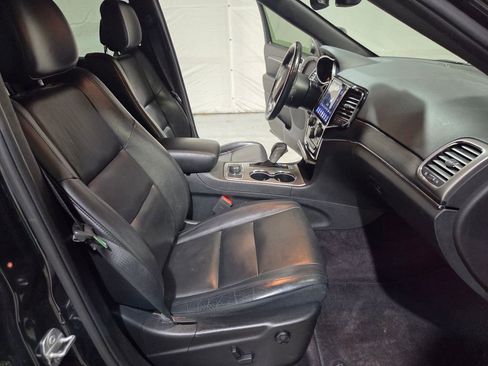 Used 2019 Jeep Grand Cherokee Limited image 13