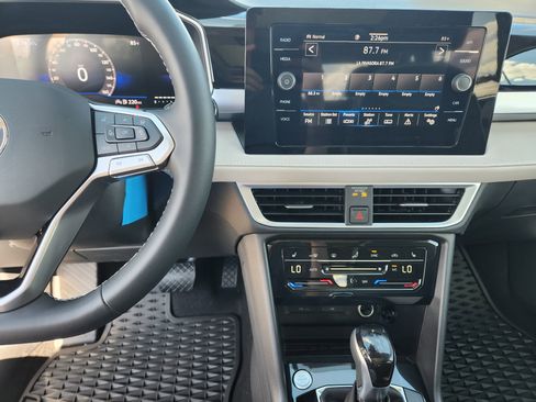 New 2025 Volkswagen Taos SE image 12