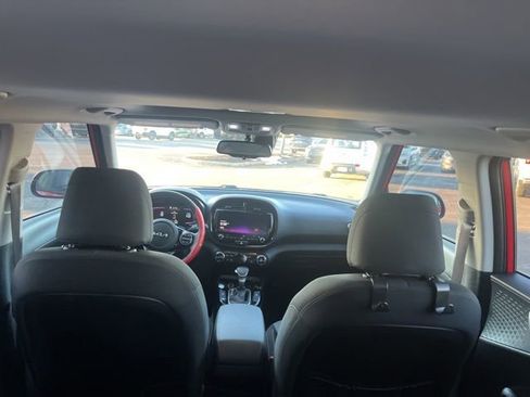 Used 2023 Kia Soul EX image 11