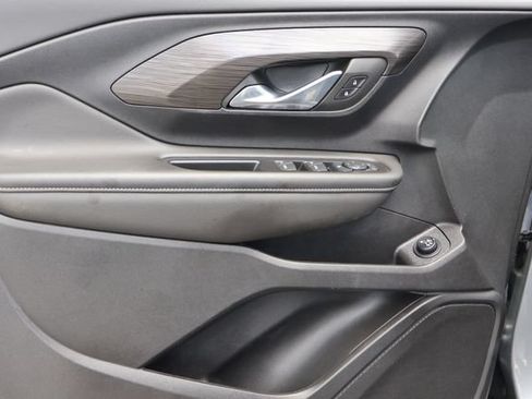 Used 2023 GMC Terrain SLE w/ Driver Convenience Package FWD image 11