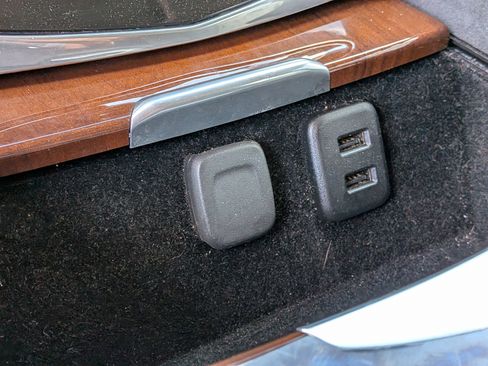 Used 2019 Cadillac Escalade Premium Luxury AWD/4WD image 33