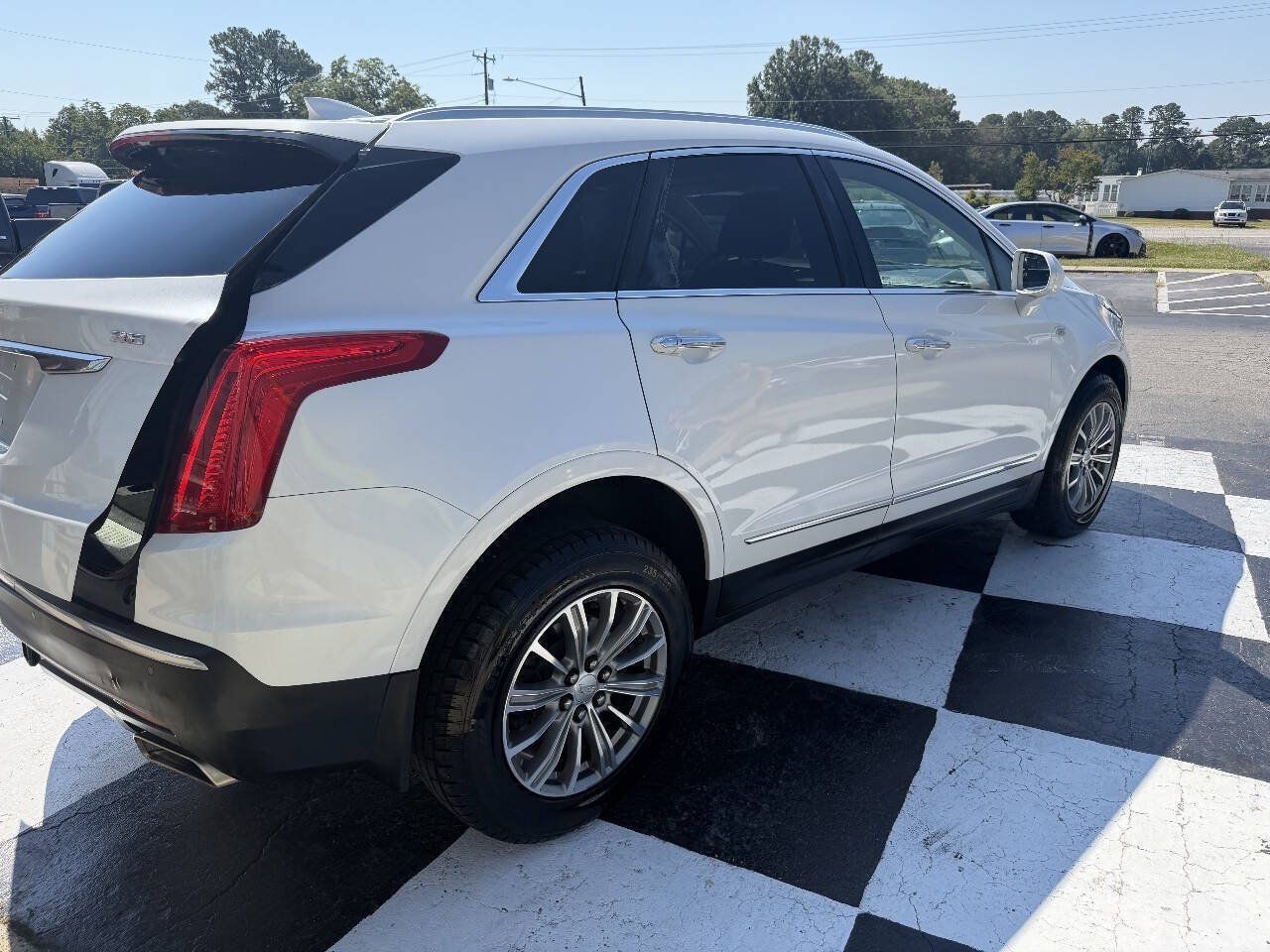 Used 2017 Cadillac XT5 Luxury w/ Driver Awareness Package AWD/4WD image 5