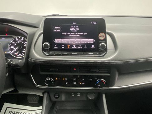 Used 2024 Nissan Rogue S FWD image 15