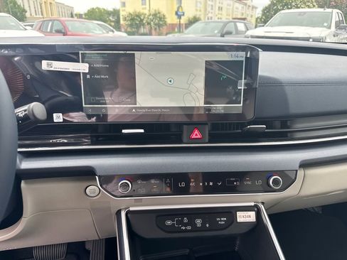 Certified 2025 Kia Carnival EX FWD image 26