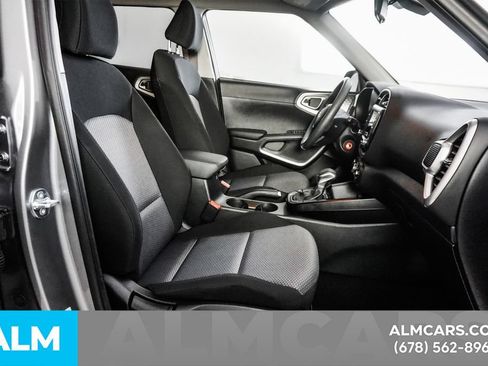 Used 2025 Kia Soul LX w/ LX Technology Package FWD image 13