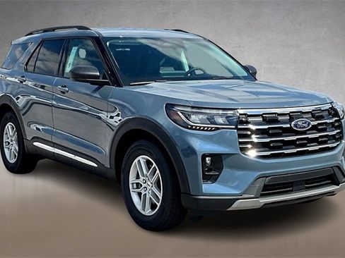New 2025 Ford Explorer Active w/ Active Comfort Package image 2