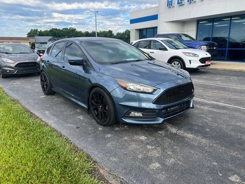 Used 2018 Ford Focus ST FWD image 2