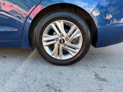 Used 2020 Hyundai Elantra SEL FWD image 25