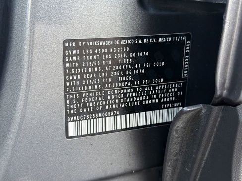 Used 2025 Volkswagen Taos SE AWD/4WD image 27
