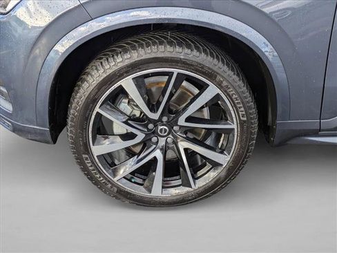 Used 2020 Volvo XC90 T6 Momentum w/ Protection Package Premier image 10
