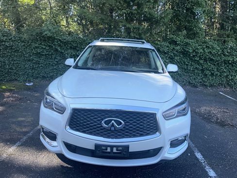 Used 2019 INFINITI QX60 Luxe w/ Essential Package AWD/4WD image 3