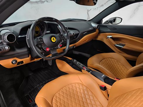 Used 2022 Ferrari F8 Tributo image 22