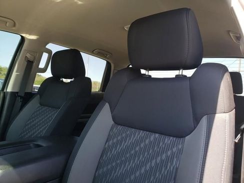 Used 2019 Toyota Tundra SR5 w/ Convenience Package AWD/4WD image 18