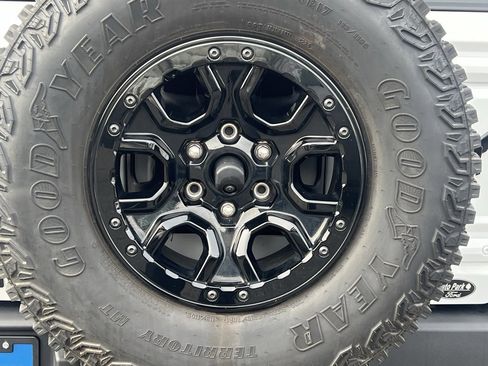 Used 2023 Ford Bronco Wildtrak image 13