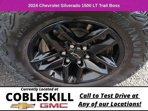 Used 2024 Chevrolet Silverado 1500 LT Trail Boss w/ Convenience Package II AWD/4WD image 11