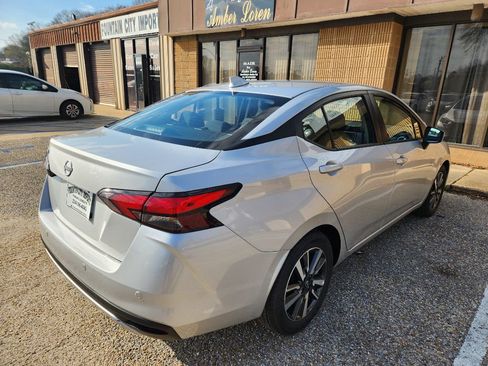 Used 2025 Nissan Versa SV FWD image 3