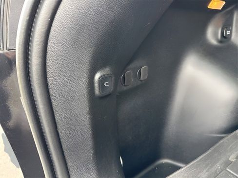 Used 2019 Jeep Cherokee Trailhawk w/ Comfort/Convenience Group image 17