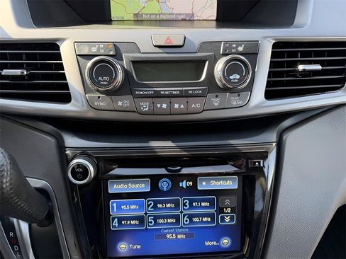 Used 2016 Honda Odyssey Touring image 19