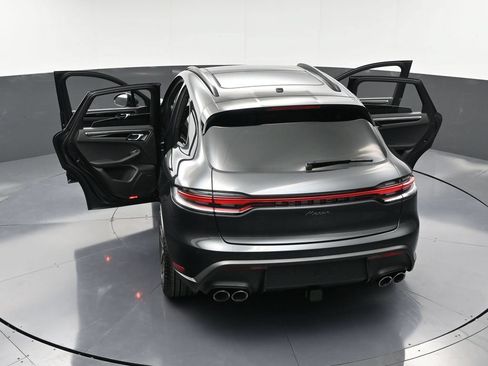 Certified 2026 Porsche Macan AWD/4WD image 35