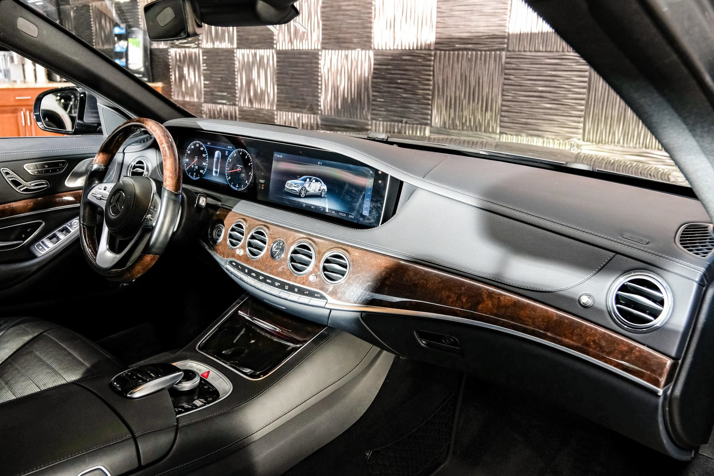 Used 2018 Mercedes-Benz S 560 4MATIC Sedan image 15