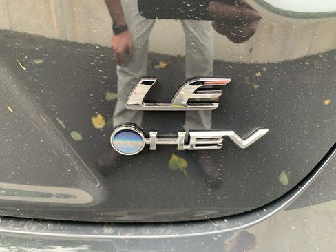 Used 2025 Toyota Corolla LE w/ LE Premium Package image 29