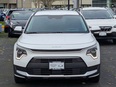 Used 2023 Kia Niro EX image 8