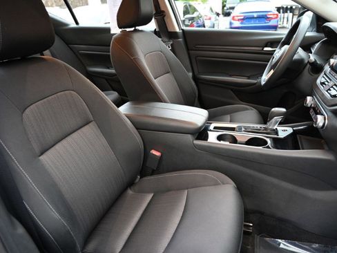 Used 2024 Nissan Altima 2.5 SV image 17