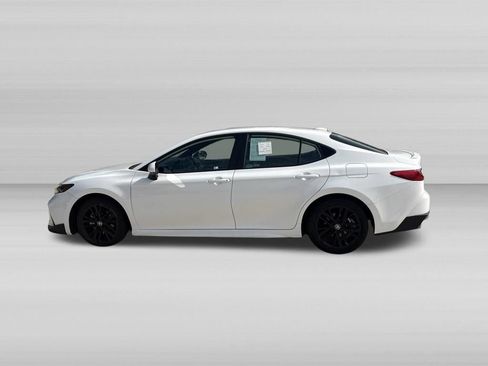 Used 2025 Toyota Camry SE FWD image 8