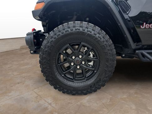 Used 2025 Jeep Gladiator Rubicon AWD/4WD image 29